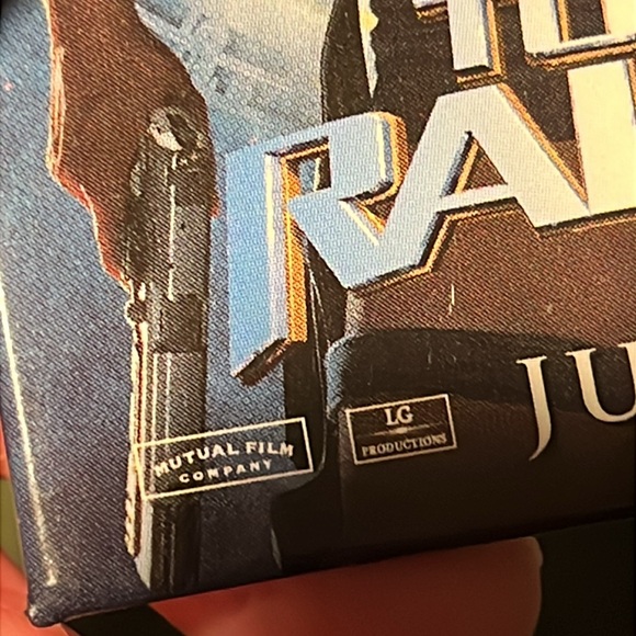 Tomb Raider (2001) movie promo button - Great shape! - Picture 5 of 6